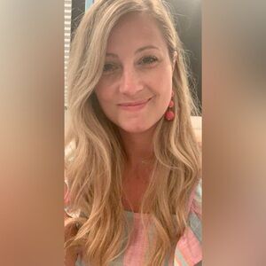 Meet your Posher, Elise